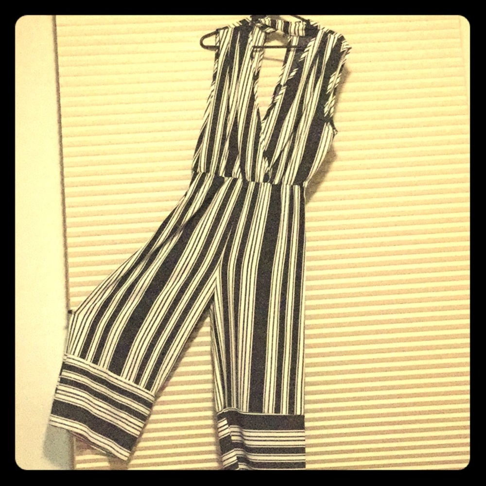 Black & Cream Jumper. Boutique Buy